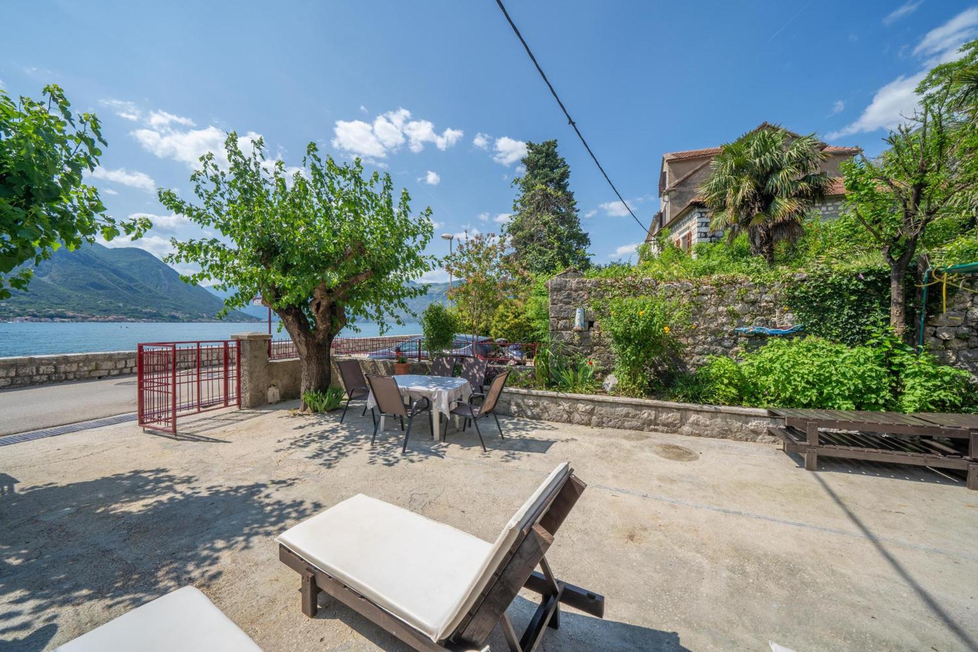 Regina Di Dobrota Apartment Kotor Phòng bức ảnh
