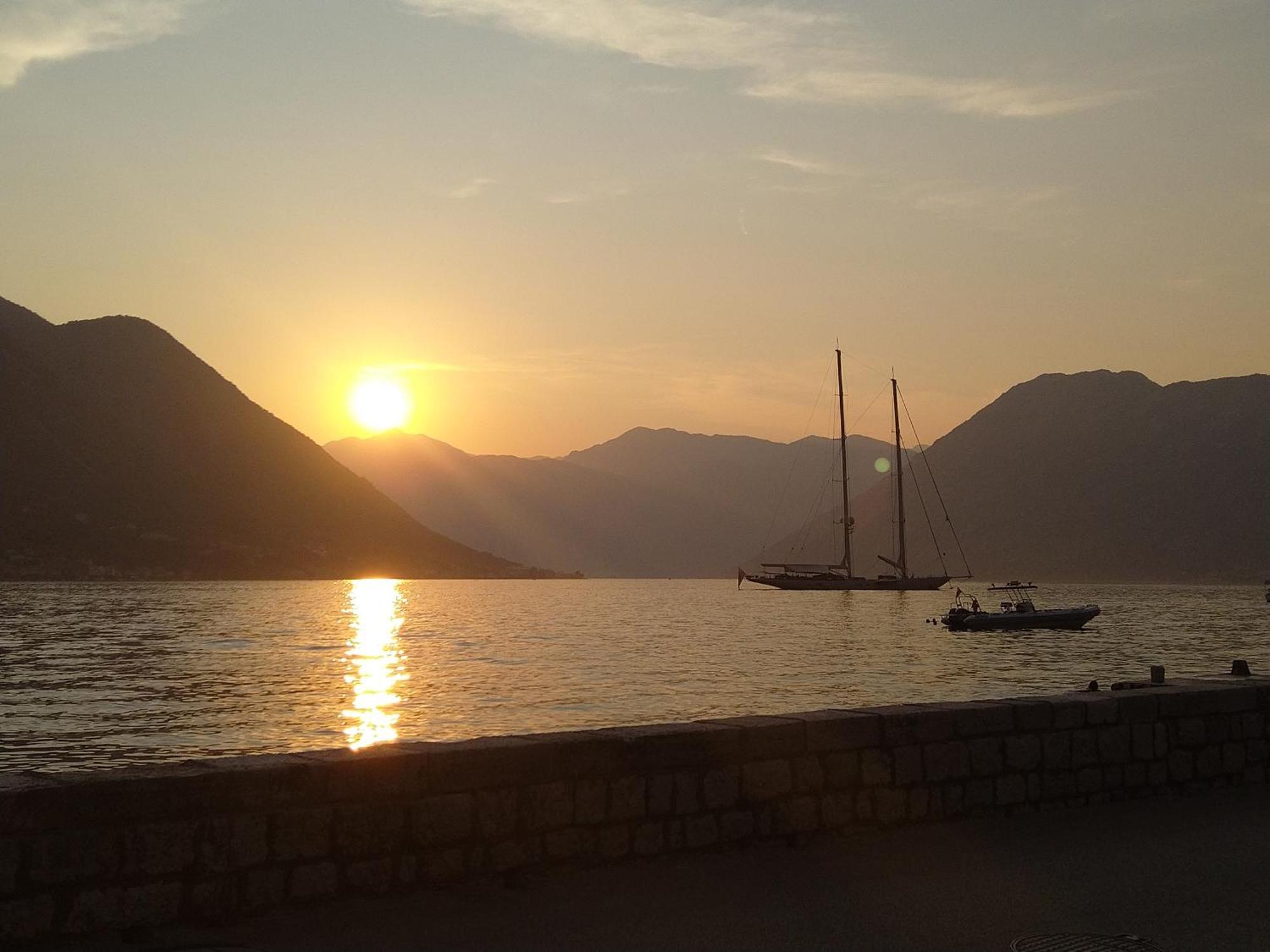 Regina Di Dobrota Apartment Kotor Ngoại thất bức ảnh